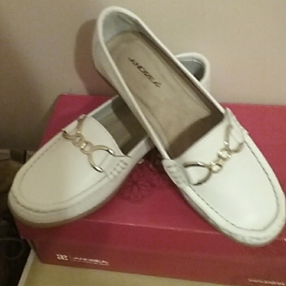 Loafer shoes.